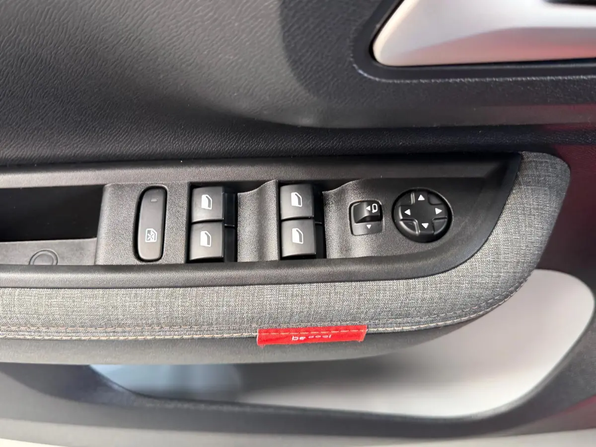 1.2 Hybrid 145pk Plus Automaat, camera, Carplay