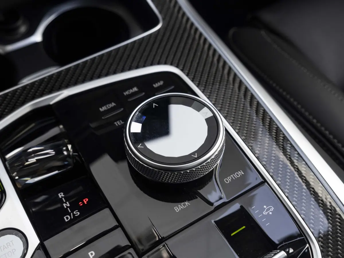 xDrive50e | M Sportpakket Pro | M Performance Carbon | Travel Pack | 22 inch | Active Steering | Glazen panoramadak Sky Lounge | Driving Assistent Professional | Bowers & Wilkins | Trekhaak