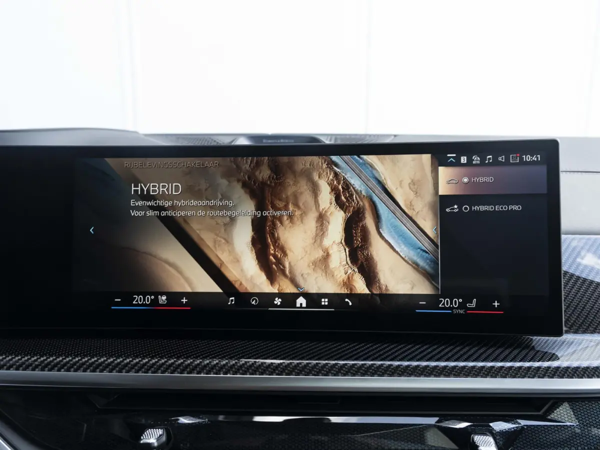 xDrive50e | M Sportpakket Pro | M Performance Carbon | Travel Pack | 22 inch | Active Steering | Glazen panoramadak Sky Lounge | Driving Assistent Professional | Bowers & Wilkins | Trekhaak