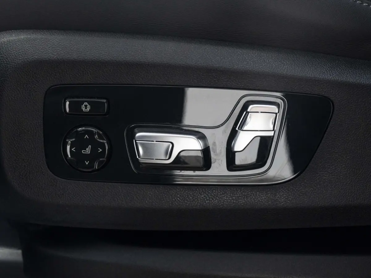 xDrive50e | M Sportpakket Pro | M Performance Carbon | Travel Pack | 22 inch | Active Steering | Glazen panoramadak Sky Lounge | Driving Assistent Professional | Bowers & Wilkins | Trekhaak