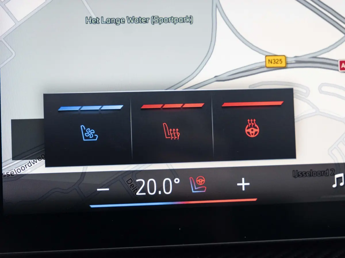 xDrive50e | M Sportpakket Pro | M Performance Carbon | Travel Pack | 22 inch | Active Steering | Glazen panoramadak Sky Lounge | Driving Assistent Professional | Bowers & Wilkins | Trekhaak