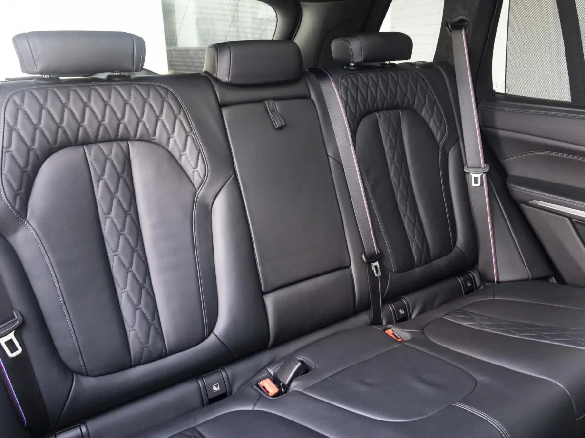 xDrive50e | M Sportpakket Pro | M Performance Carbon | Travel Pack | 22 inch | Active Steering | Glazen panoramadak Sky Lounge | Driving Assistent Professional | Bowers & Wilkins | Trekhaak