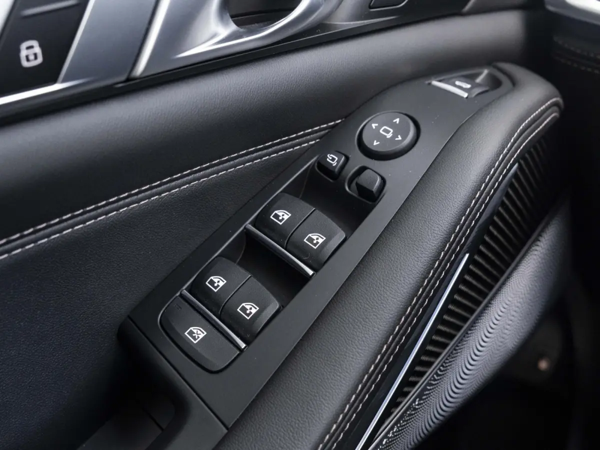 xDrive50e | M Sportpakket Pro | M Performance Carbon | Travel Pack | 22 inch | Active Steering | Glazen panoramadak Sky Lounge | Driving Assistent Professional | Bowers & Wilkins | Trekhaak