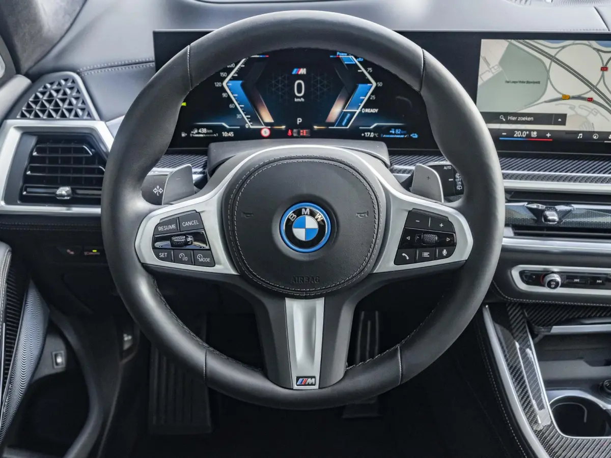 xDrive50e | M Sportpakket Pro | M Performance Carbon | Travel Pack | 22 inch | Active Steering | Glazen panoramadak Sky Lounge | Driving Assistent Professional | Bowers & Wilkins | Trekhaak
