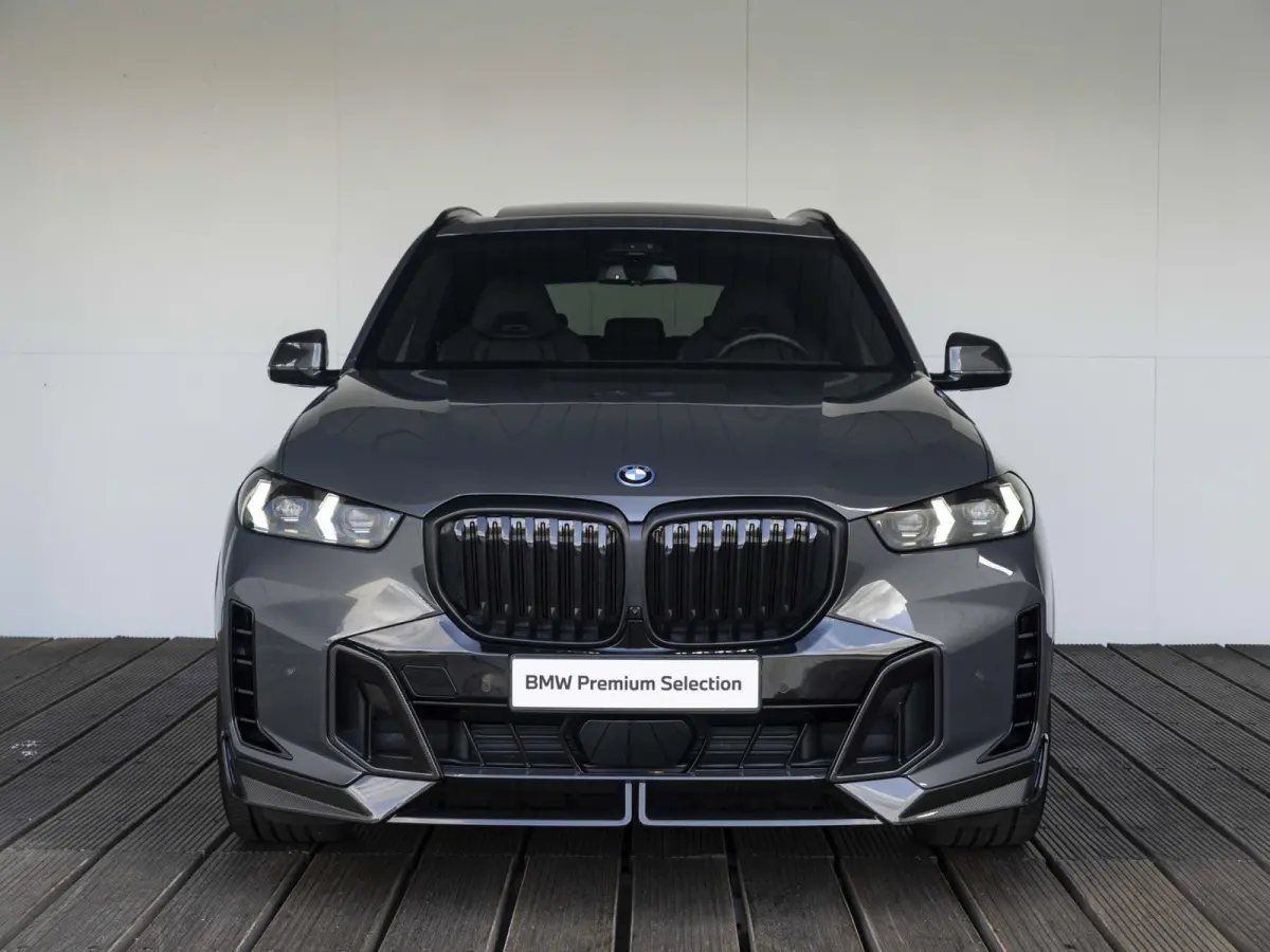 xDrive50e | M Sportpakket Pro | M Performance Carbon | Travel Pack | 22 inch | Active Steering | Glazen panoramadak Sky Lounge | Driving Assistent Professional | Bowers & Wilkins | Trekhaak