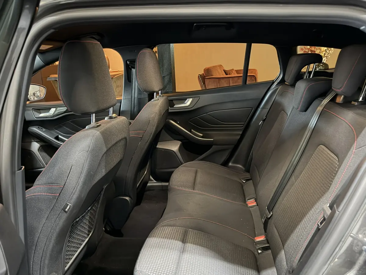 1.0 EcoBoost Mild-Hybrid ST-Line | Automaat | StuurVW | StoelVW | CarPlay | Navi | LED | PDC | Rijklaar