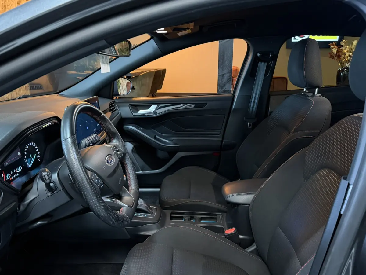 1.0 EcoBoost Mild-Hybrid ST-Line | Automaat | StuurVW | StoelVW | CarPlay | Navi | LED | PDC | Rijklaar