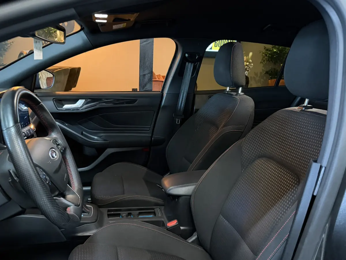 1.0 EcoBoost Mild-Hybrid ST-Line | Automaat | StuurVW | StoelVW | CarPlay | Navi | LED | PDC | Rijklaar