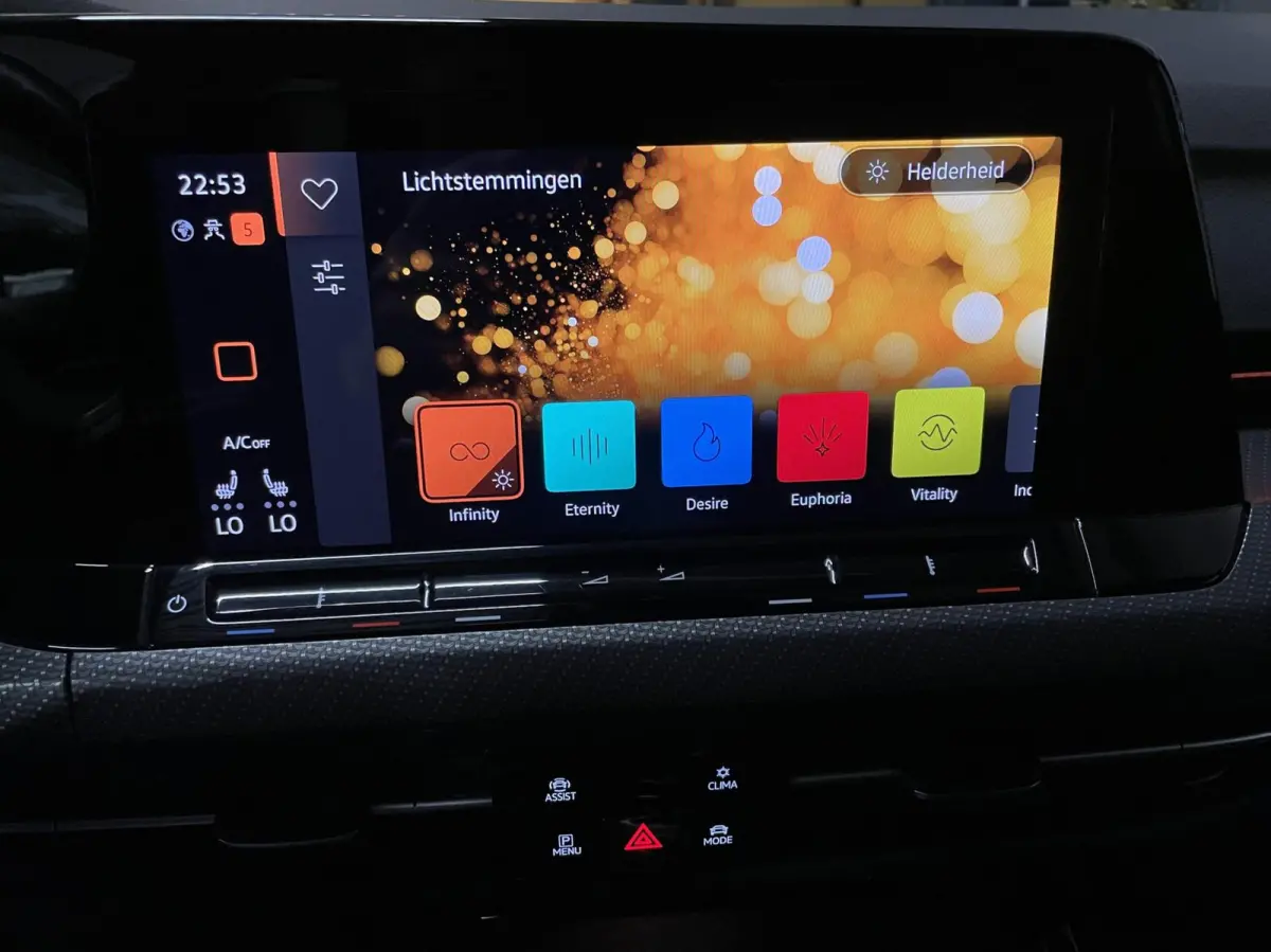 1.5 eTSI R-Line Black Style/ Cam/ IQ/ 18''LMV/ CarPlay