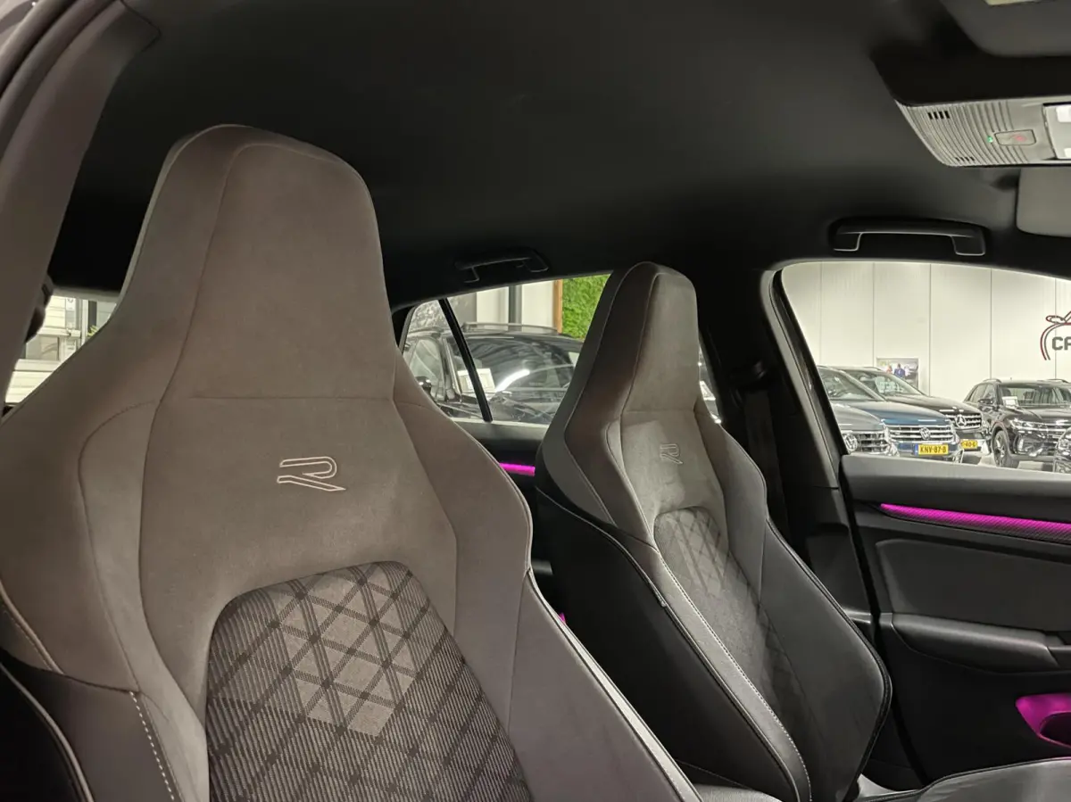 1.5 eTSI R-Line Black Style/ Cam/ IQ/ 18''LMV/ CarPlay