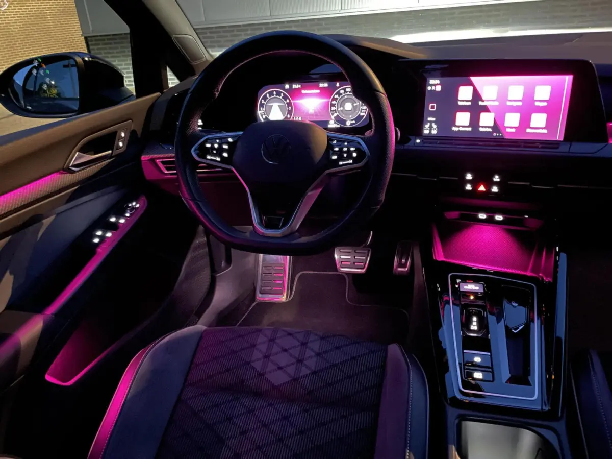 1.5 eTSI R-Line Black Style/ Cam/ IQ/ 18''LMV/ CarPlay