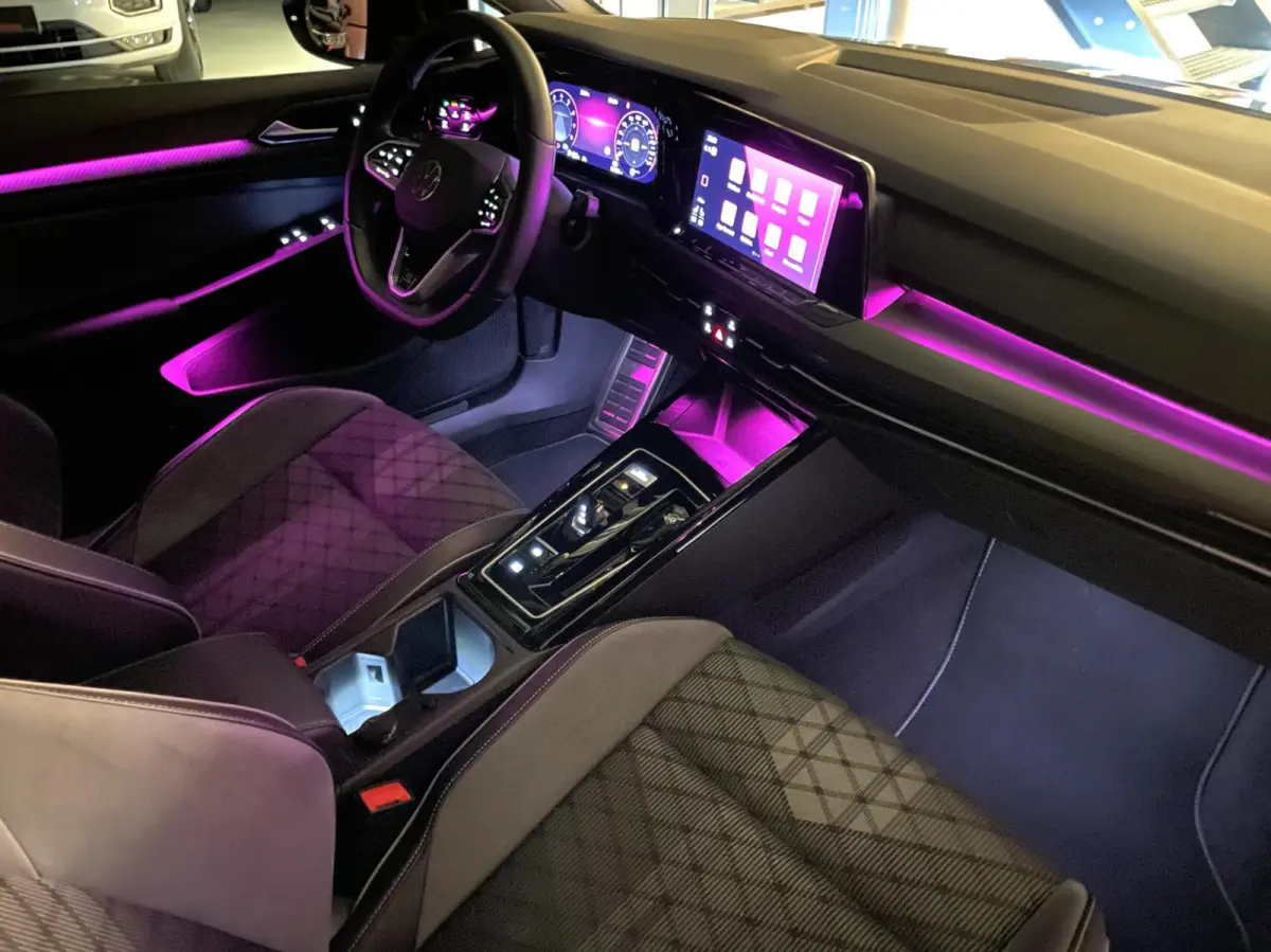 1.5 eTSI R-Line Black Style/ Cam/ IQ/ 18''LMV/ CarPlay