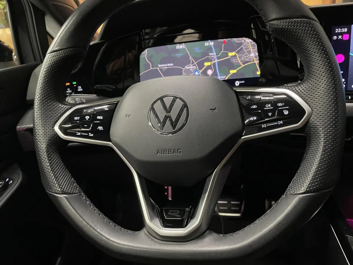 1.5 eTSI R-Line Black Style/ Cam/ IQ/ 18''LMV/ CarPlay