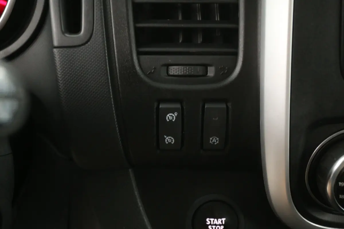 2.0 DCI L2H1 145pk | Dubbele Cabine | Clima | Camera | Cruise | Navi | Trekhaak | Parkeersens.
