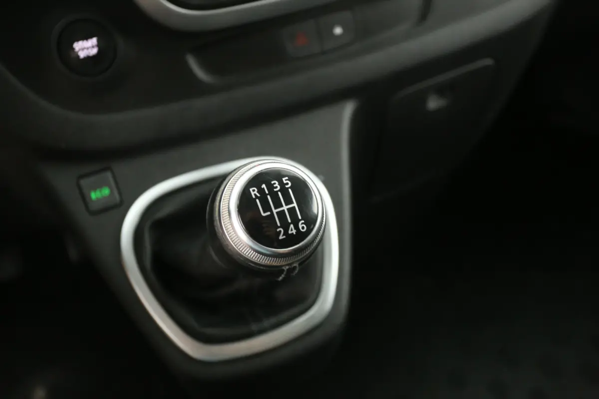 2.0 DCI L2H1 145pk | Dubbele Cabine | Clima | Camera | Cruise | Navi | Trekhaak | Parkeersens.
