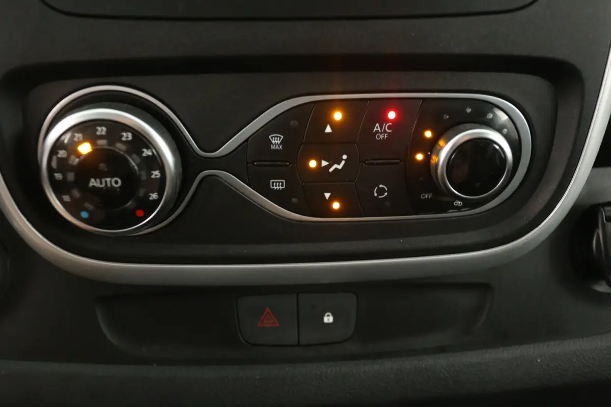 2.0 DCI L2H1 145pk | Dubbele Cabine | Clima | Camera | Cruise | Navi | Trekhaak | Parkeersens.