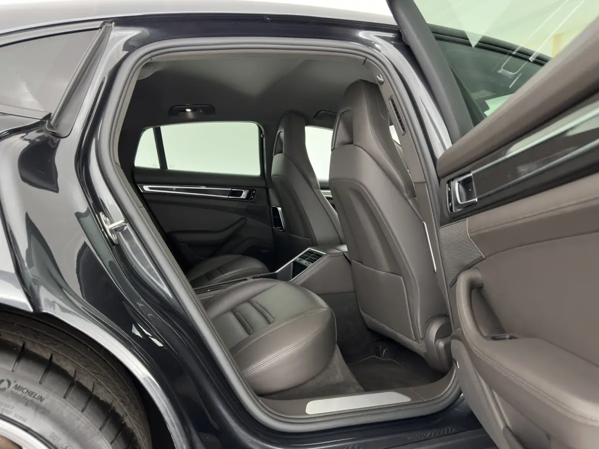 2.9 4 E-Hybrid (Plug-in) Aut. *SPORT-CHRONO | LEATHER | FULL-LED | SOFT-CLOSE | ADAPTIVE-CRUISE | BLINDSPOT | MEMORY-PACK | BOSE-SOUND | HEATED-SPORTSEATS | CARBON | CAMERA | PRIVACY-GLASS |
