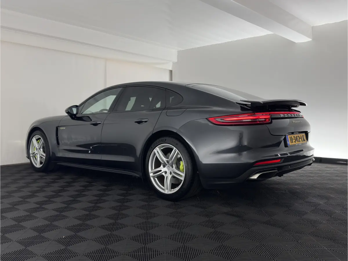 2.9 4 E-Hybrid (Plug-in) Aut. *SPORT-CHRONO | LEATHER | FULL-LED | SOFT-CLOSE | ADAPTIVE-CRUISE | BLINDSPOT | MEMORY-PACK | BOSE-SOUND | HEATED-SPORTSEATS | CARBON | CAMERA | PRIVACY-GLASS |