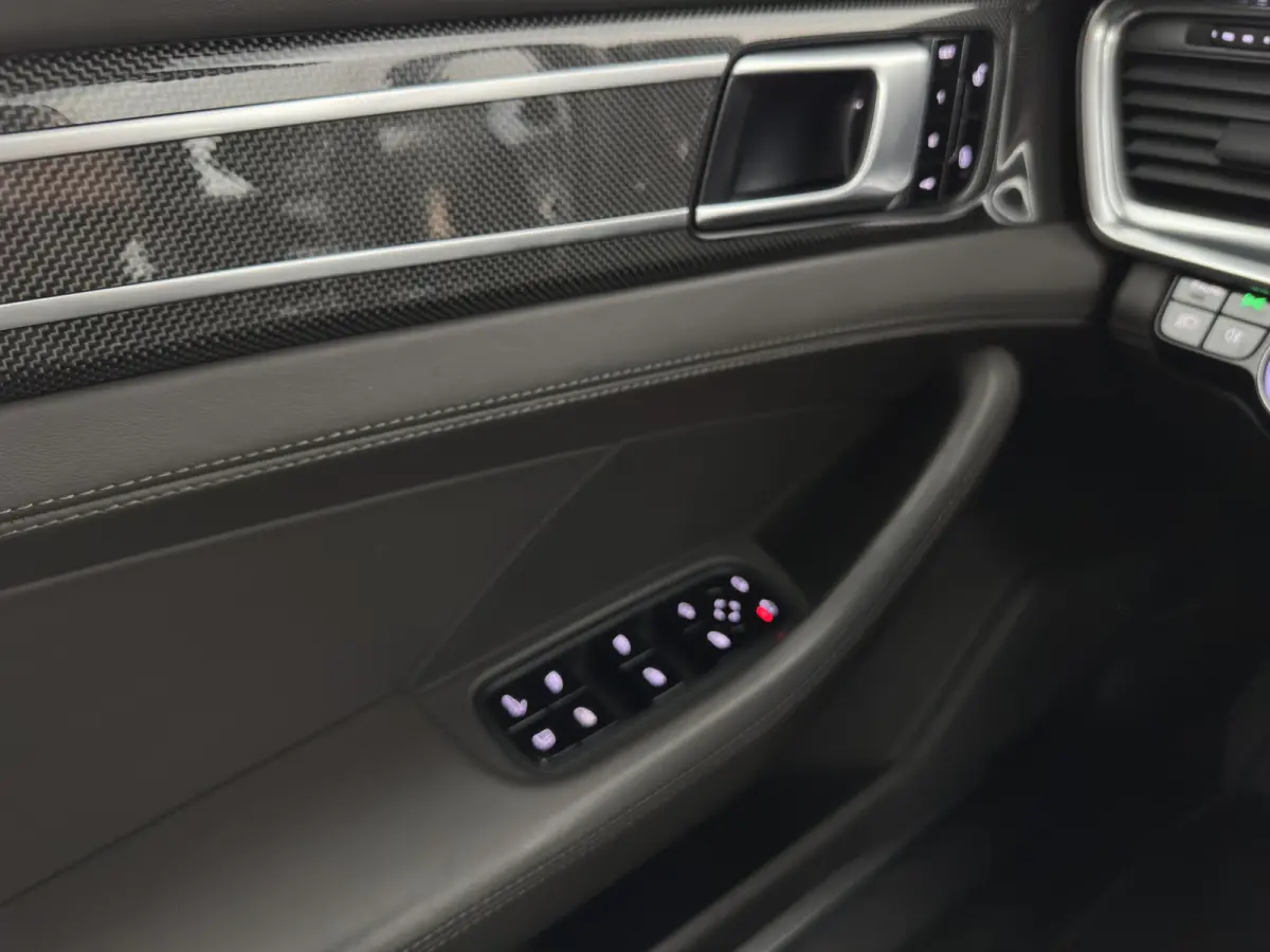 2.9 4 E-Hybrid (Plug-in) Aut. *SPORT-CHRONO | LEATHER | FULL-LED | SOFT-CLOSE | ADAPTIVE-CRUISE | BLINDSPOT | MEMORY-PACK | BOSE-SOUND | HEATED-SPORTSEATS | CARBON | CAMERA | PRIVACY-GLASS |