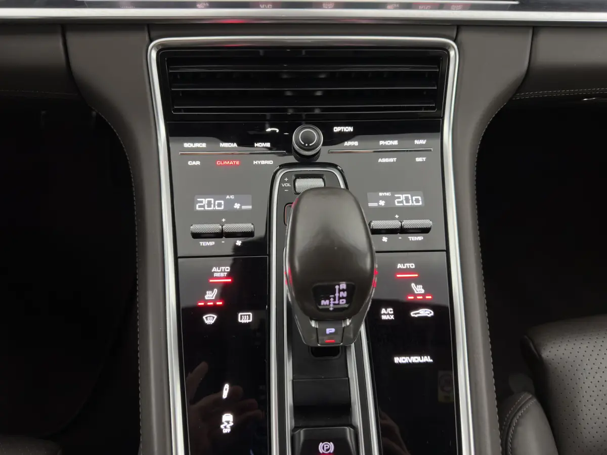 2.9 4 E-Hybrid (Plug-in) Aut. *SPORT-CHRONO | LEATHER | FULL-LED | SOFT-CLOSE | ADAPTIVE-CRUISE | BLINDSPOT | MEMORY-PACK | BOSE-SOUND | HEATED-SPORTSEATS | CARBON | CAMERA | PRIVACY-GLASS |