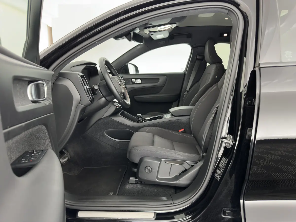 Recharge Core 69 kWh [3-Fase-11kW] {SoH-93%} (INCL.BTW) Aut. *PANO | DIGI-COCKPIT | FULL-LED | CAMERA | NAVI-FULLMAP | ECC | PDC | HEATED-SPORTSEATS | PRIVACY-GLASS | 19''ALU*