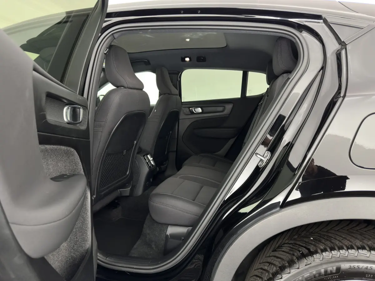 Recharge Core 69 kWh [3-Fase-11kW] {SoH-93%} (INCL.BTW) Aut. *PANO | DIGI-COCKPIT | FULL-LED | CAMERA | NAVI-FULLMAP | ECC | PDC | HEATED-SPORTSEATS | PRIVACY-GLASS | 19''ALU*