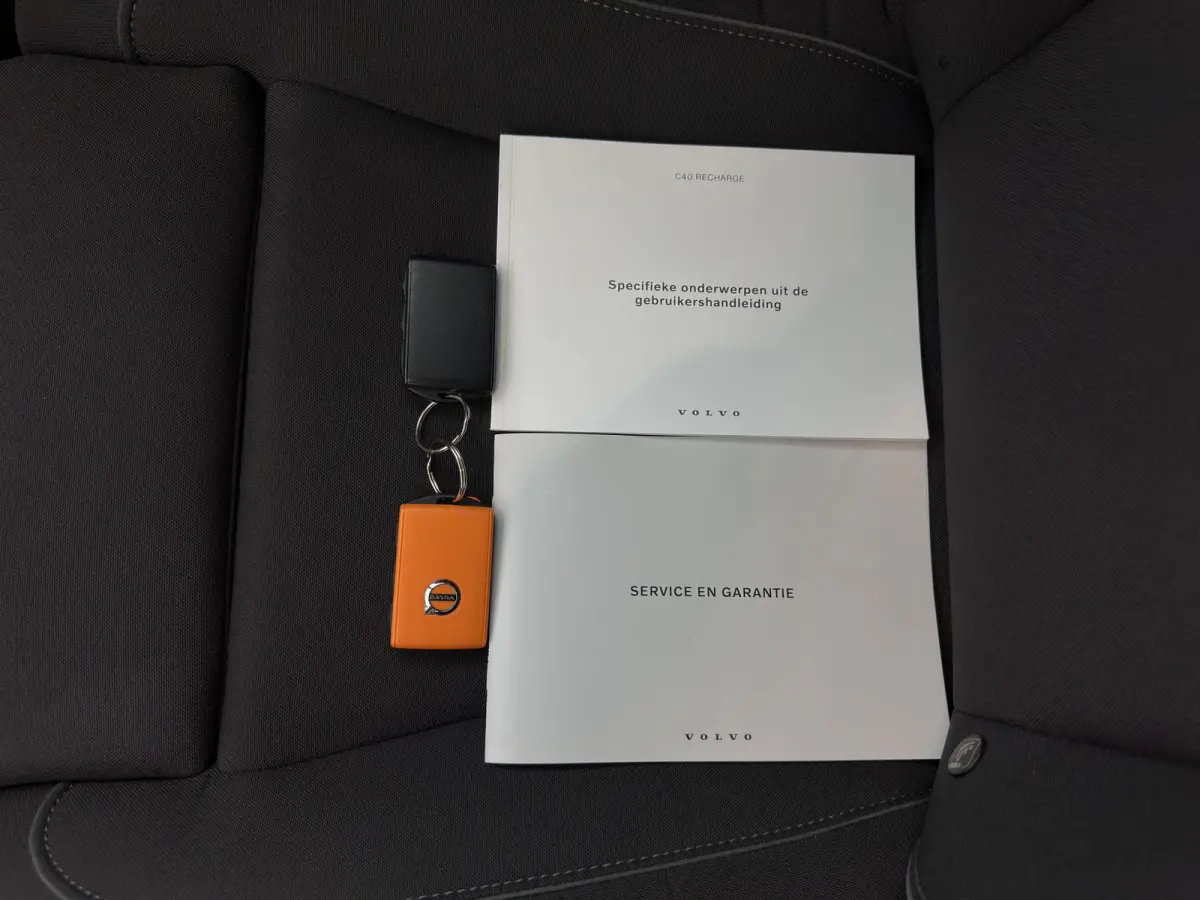 Recharge Core 69 kWh [3-Fase-11kW] {SoH-93%} (INCL.BTW) Aut. *PANO | DIGI-COCKPIT | FULL-LED | CAMERA | NAVI-FULLMAP | ECC | PDC | HEATED-SPORTSEATS | PRIVACY-GLASS | 19''ALU*