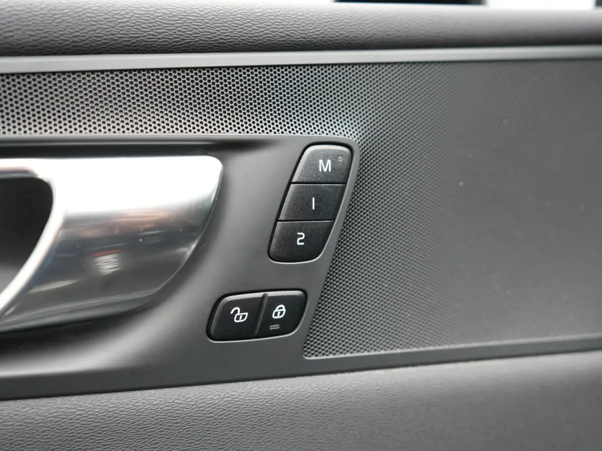 T6 PHEV AWD Plus Dark 350pk Dealer O.H | Panodak | Adaptive Cruise | 360 Camera | Lederen Sportstoelen Memory & Verwarmd | Apple Carplay | Google Assistant & Maps | BLIS | Stuurverwarming | 