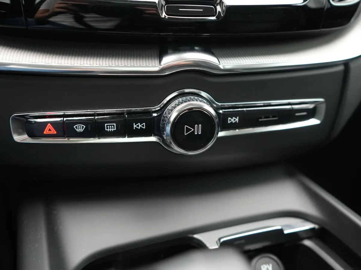 T6 PHEV AWD Plus Dark 350pk Dealer O.H | Panodak | Adaptive Cruise | 360 Camera | Lederen Sportstoelen Memory & Verwarmd | Apple Carplay | Google Assistant & Maps | BLIS | Stuurverwarming | 