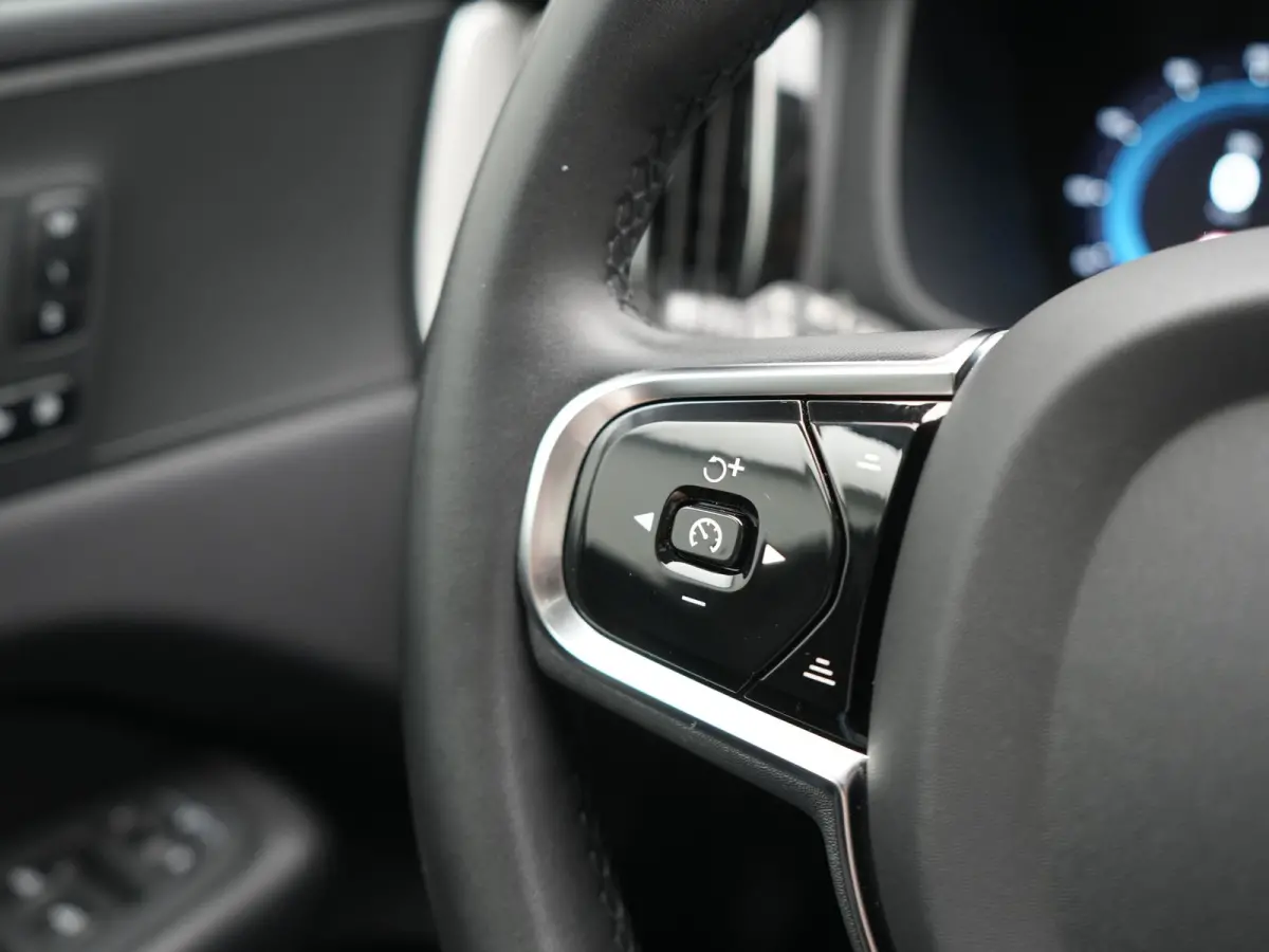 T6 PHEV AWD Plus Dark 350pk Dealer O.H | Panodak | Adaptive Cruise | 360 Camera | Lederen Sportstoelen Memory & Verwarmd | Apple Carplay | Google Assistant & Maps | BLIS | Stuurverwarming | 