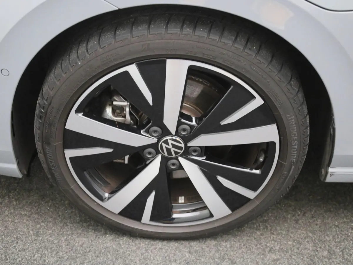1.5 eHybrid 50 Edition Navigatie | Camera | Parkeersensoren | Cruise control | 18 Inch Velgen | Airco |