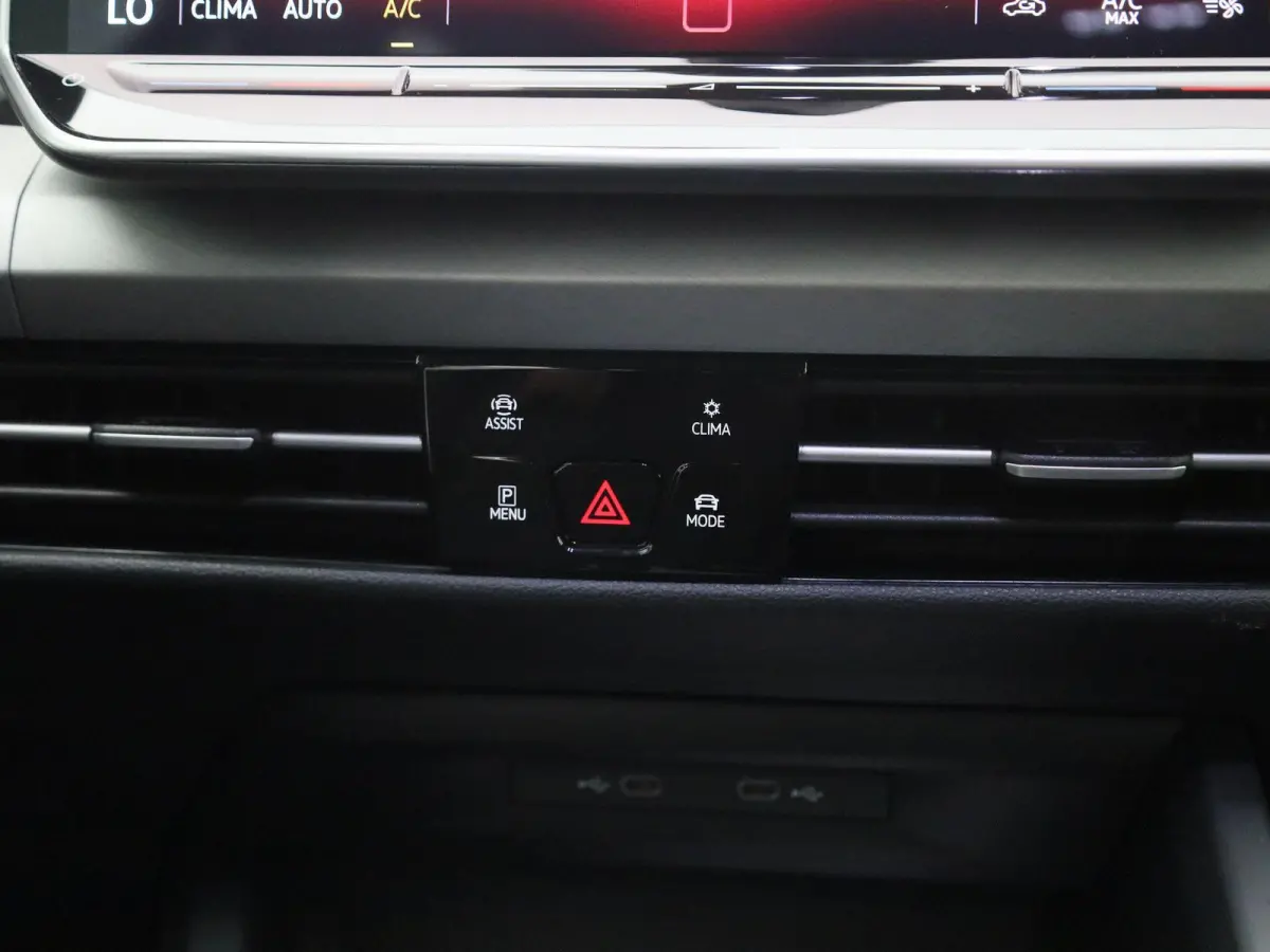 1.5 eHybrid 50 Edition Navigatie | Camera | Parkeersensoren | Cruise control | 18 Inch Velgen | Airco |