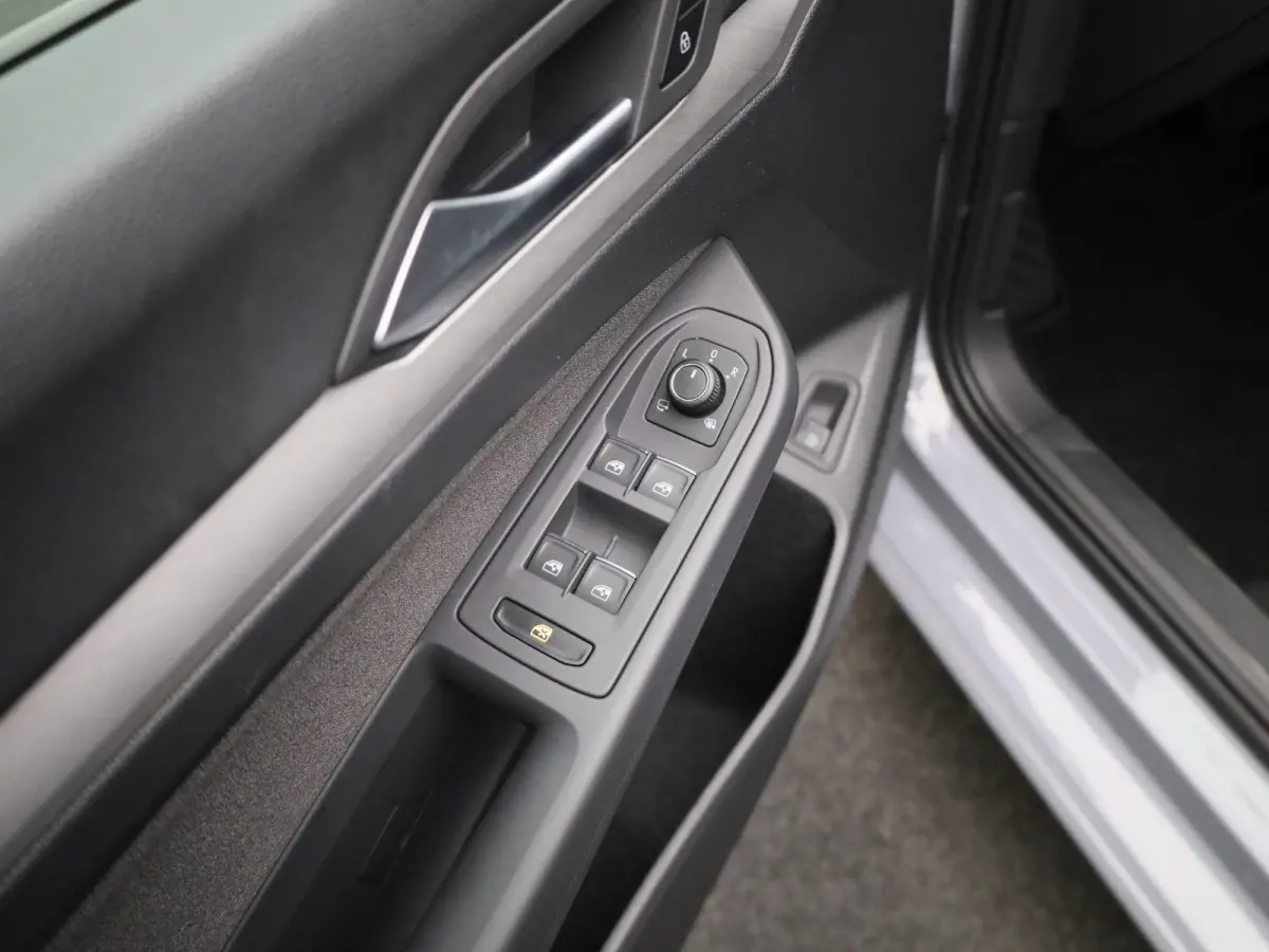 1.5 eHybrid 50 Edition Navigatie | Camera | Parkeersensoren | Cruise control | 18 Inch Velgen | Airco |