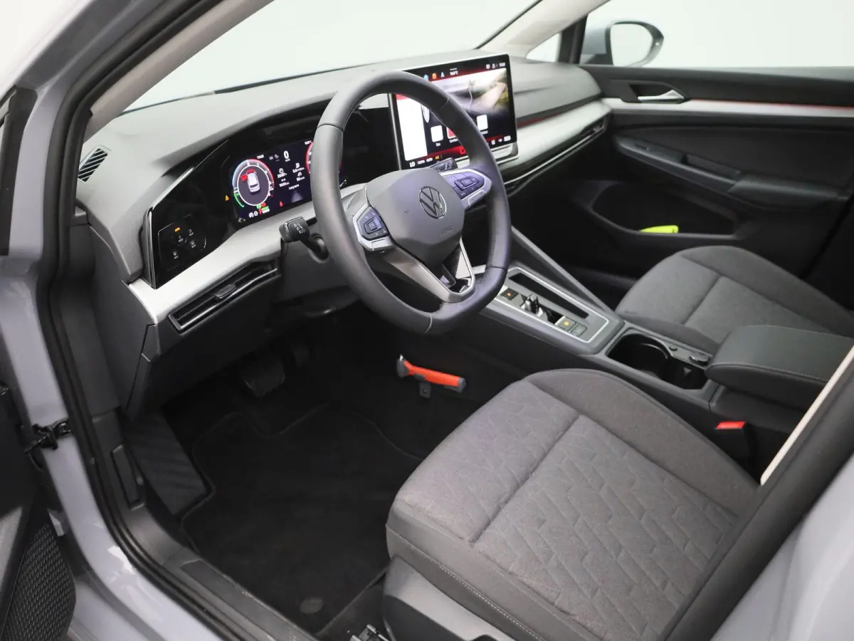 1.5 eHybrid 50 Edition Navigatie | Camera | Parkeersensoren | Cruise control | 18 Inch Velgen | Airco |