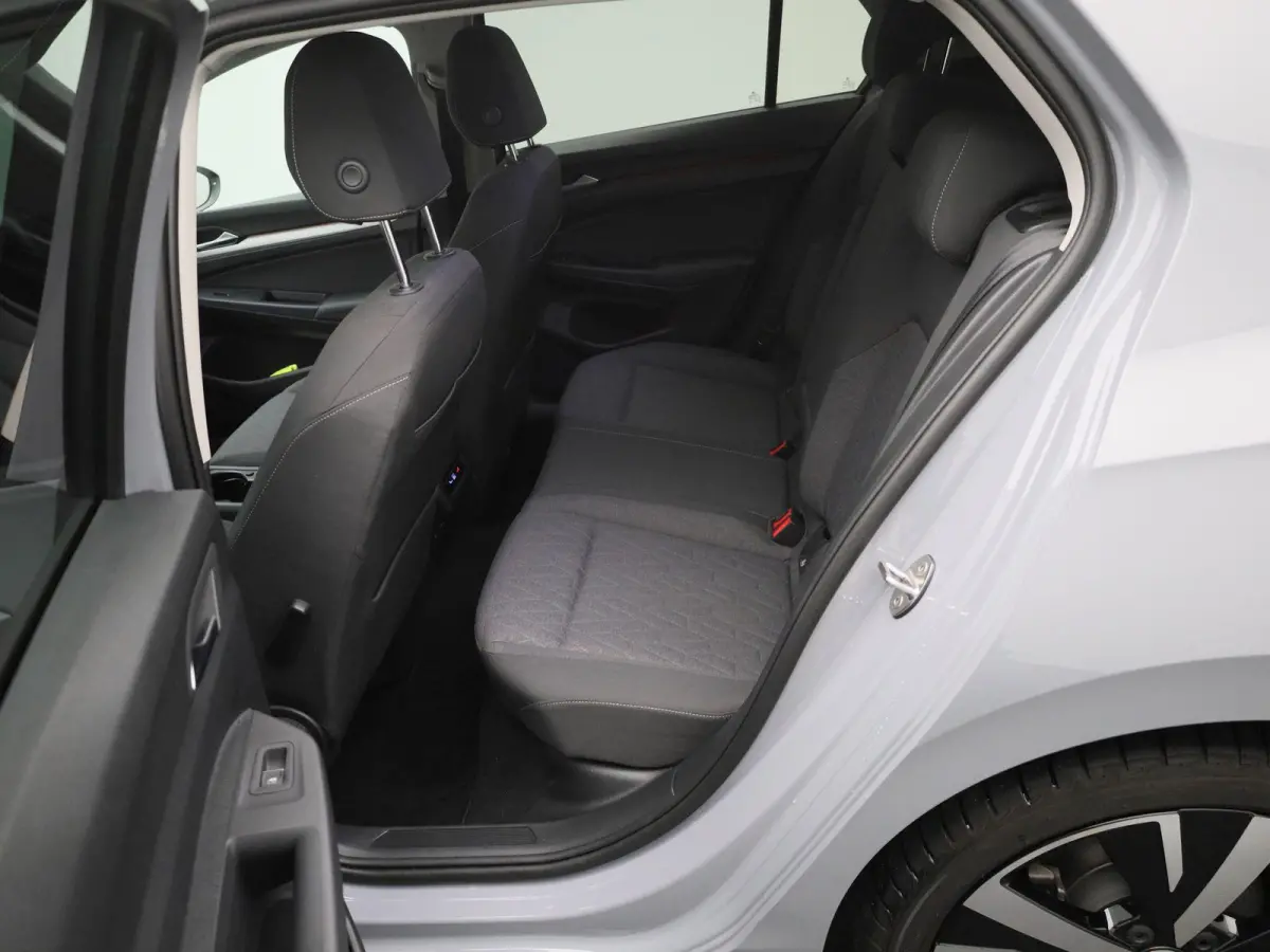 1.5 eHybrid 50 Edition Navigatie | Camera | Parkeersensoren | Cruise control | 18 Inch Velgen | Airco |