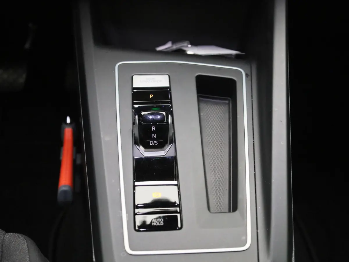 1.5 eHybrid 50 Edition Navigatie | Camera | Parkeersensoren | Cruise control | 18 Inch Velgen | Airco |