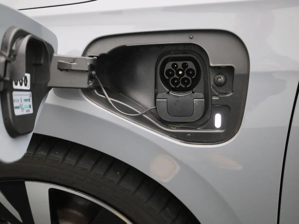 1.5 eHybrid 50 Edition Navigatie | Camera | Parkeersensoren | Cruise control | 18 Inch Velgen | Airco |