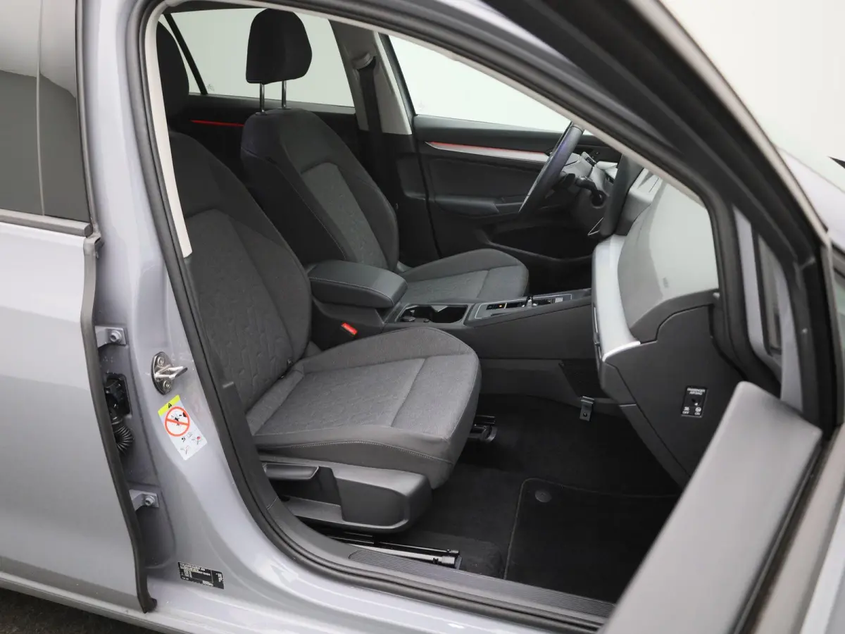1.5 eHybrid 50 Edition Navigatie | Camera | Parkeersensoren | Cruise control | 18 Inch Velgen | Airco |