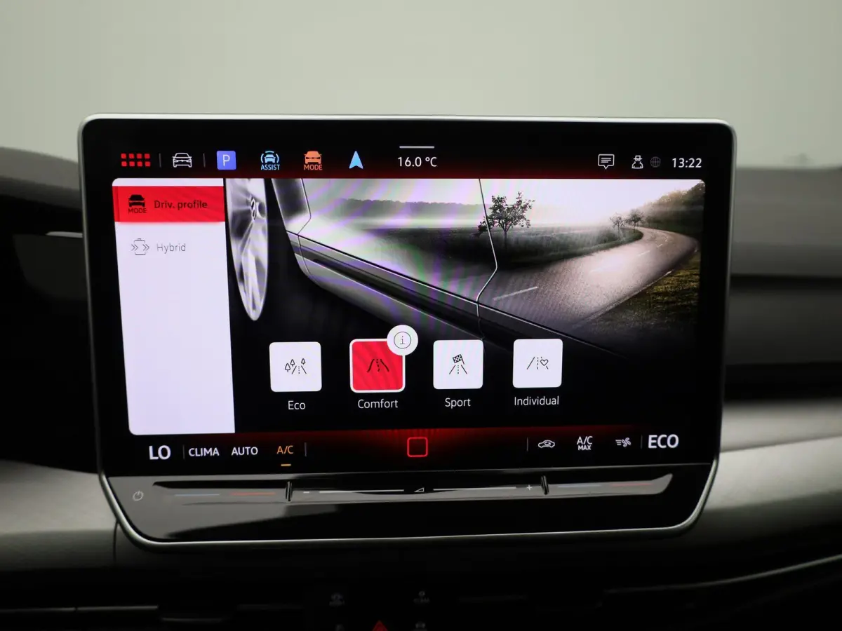 1.5 eHybrid 50 Edition Navigatie | Camera | Parkeersensoren | Cruise control | 18 Inch Velgen | Airco |