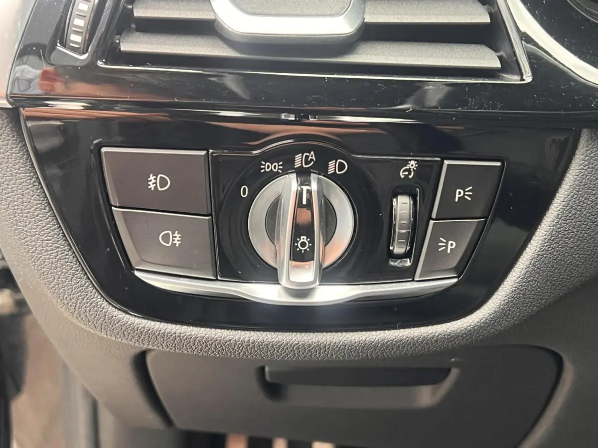 520i High Executive Clima Leder Dealer