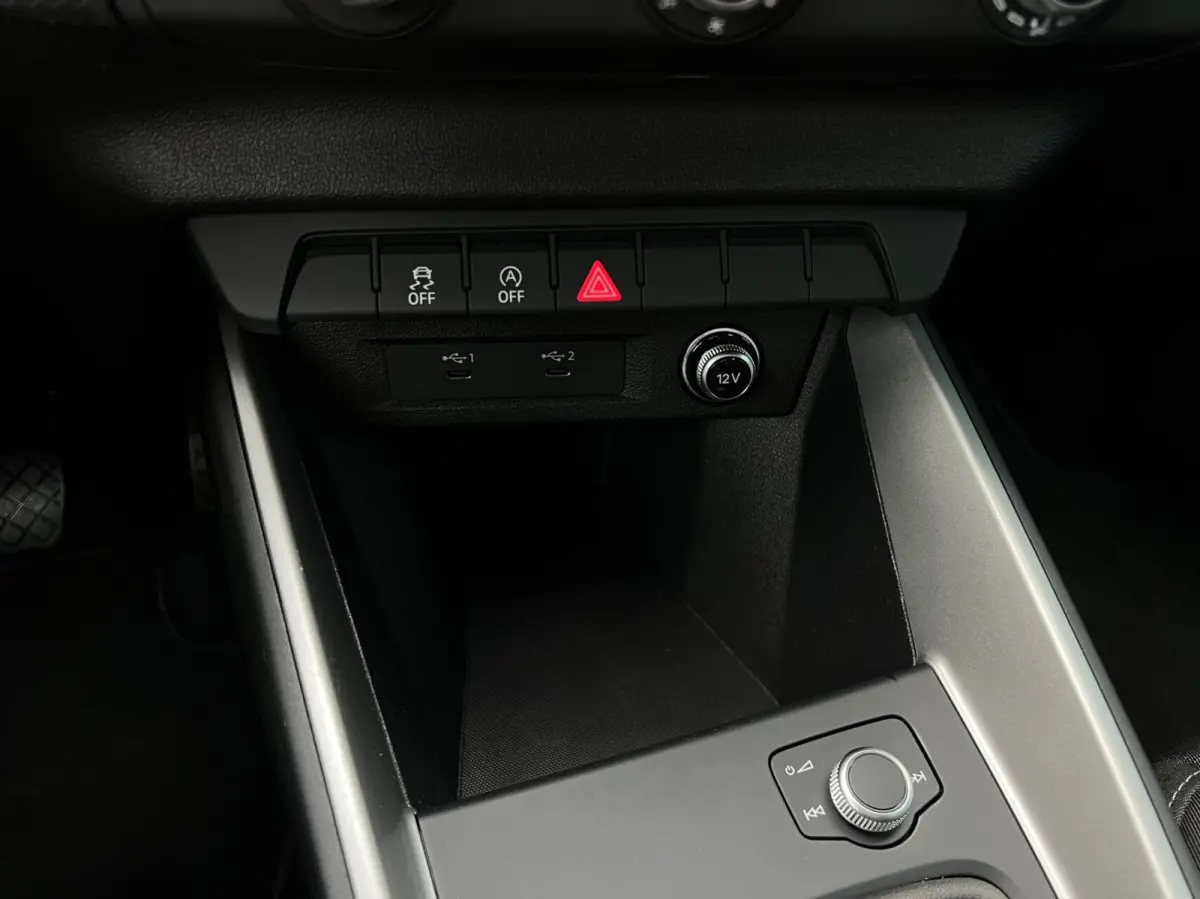 25 TFSI Pro Line NAV.VIA.CARPLAY/ANDROID | CRUISE | DIGI.DASHB | PDC | LMV | 1'EIG