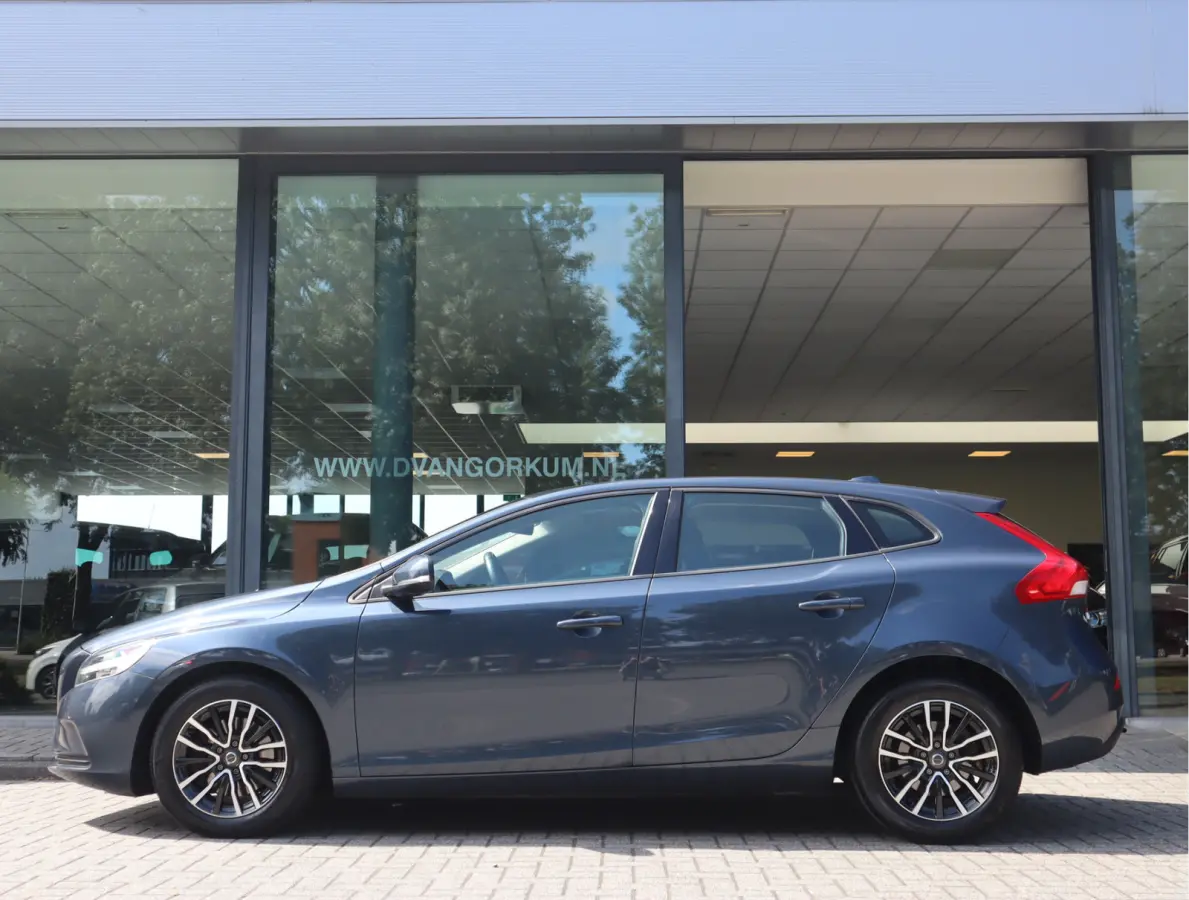 2.0 T2 Momentum Navi /Stoelverw / Trekhaak / Climate / Handgesch Goed onderhouden