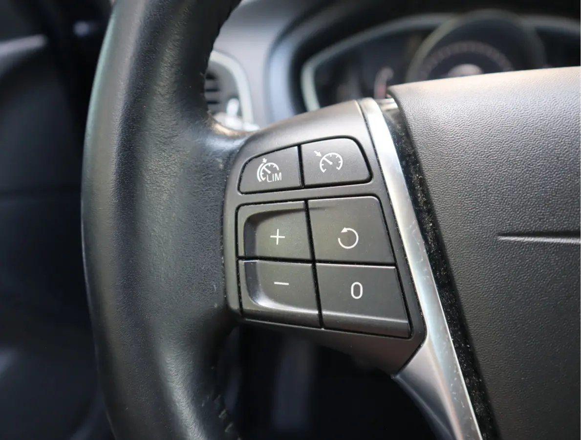 2.0 T2 Momentum Navi /Stoelverw / Trekhaak / Climate / Handgesch Goed onderhouden