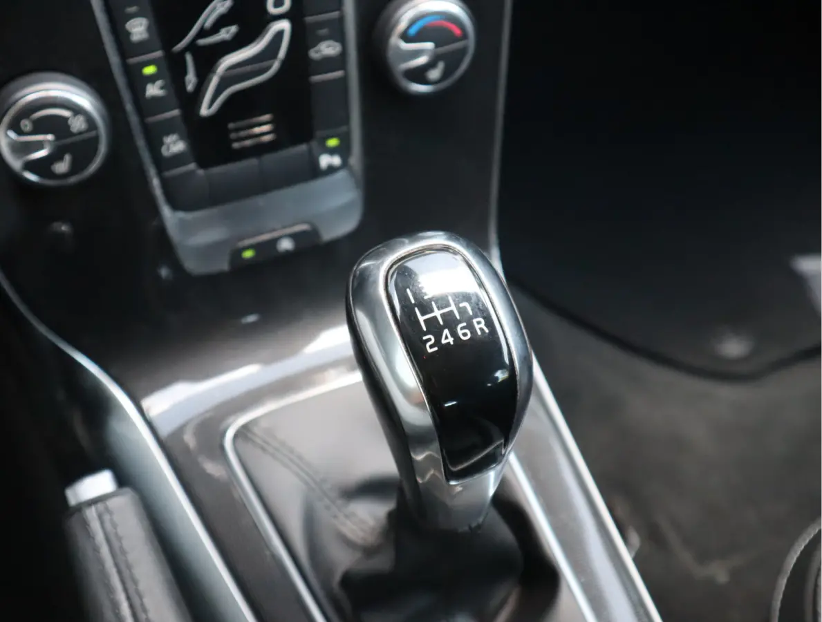 2.0 T2 Momentum Navi /Stoelverw / Trekhaak / Climate / Handgesch Goed onderhouden