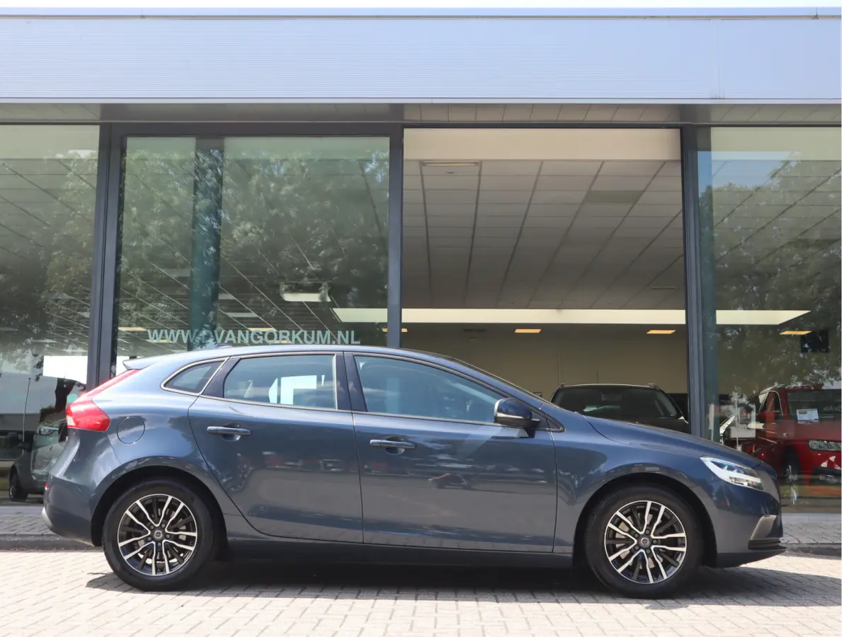2.0 T2 Momentum Navi /Stoelverw / Trekhaak / Climate / Handgesch Goed onderhouden