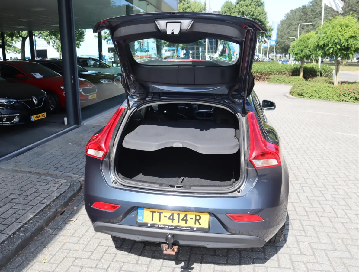 2.0 T2 Momentum Navi /Stoelverw / Trekhaak / Climate / Handgesch Goed onderhouden