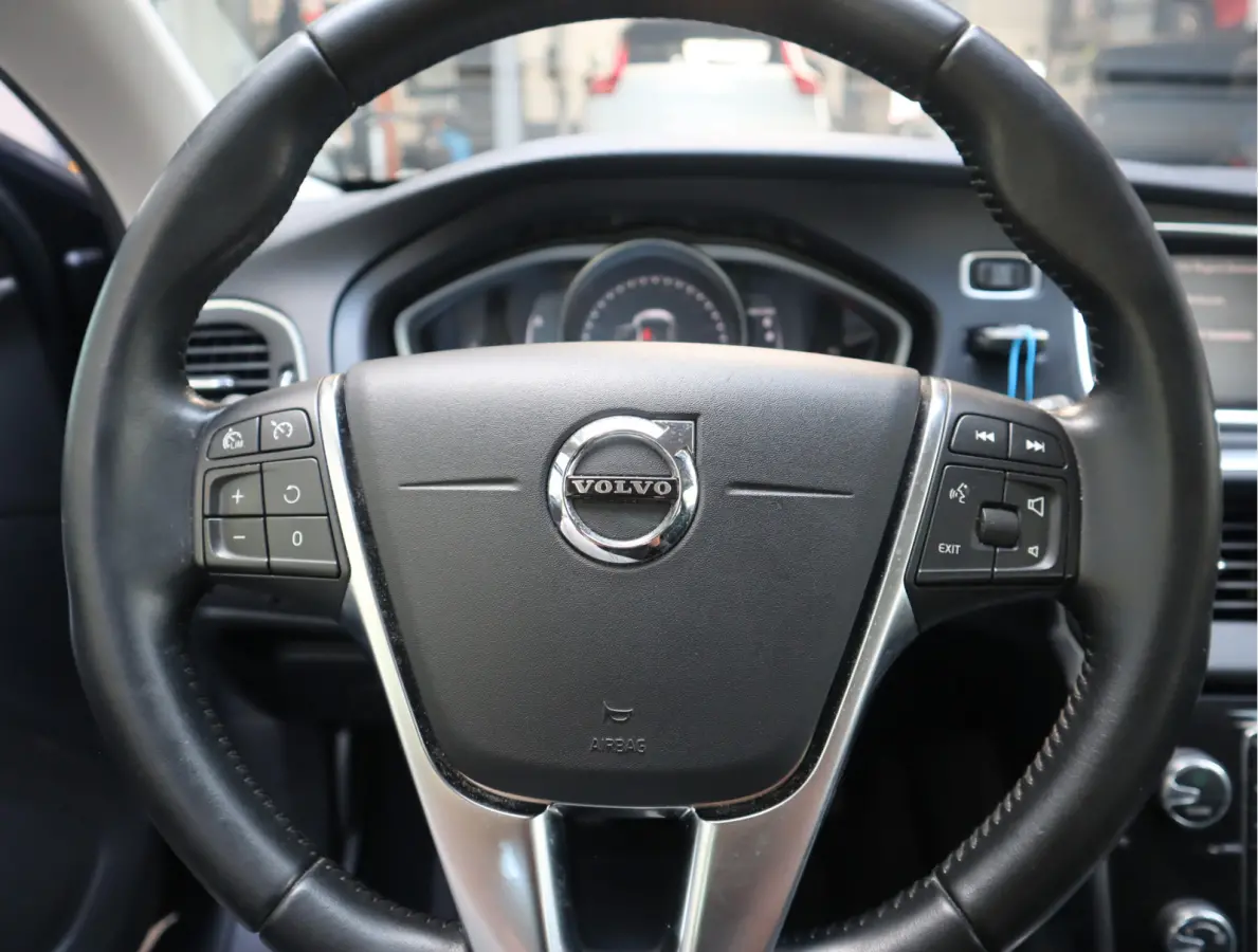 2.0 T2 Momentum Navi /Stoelverw / Trekhaak / Climate / Handgesch Goed onderhouden