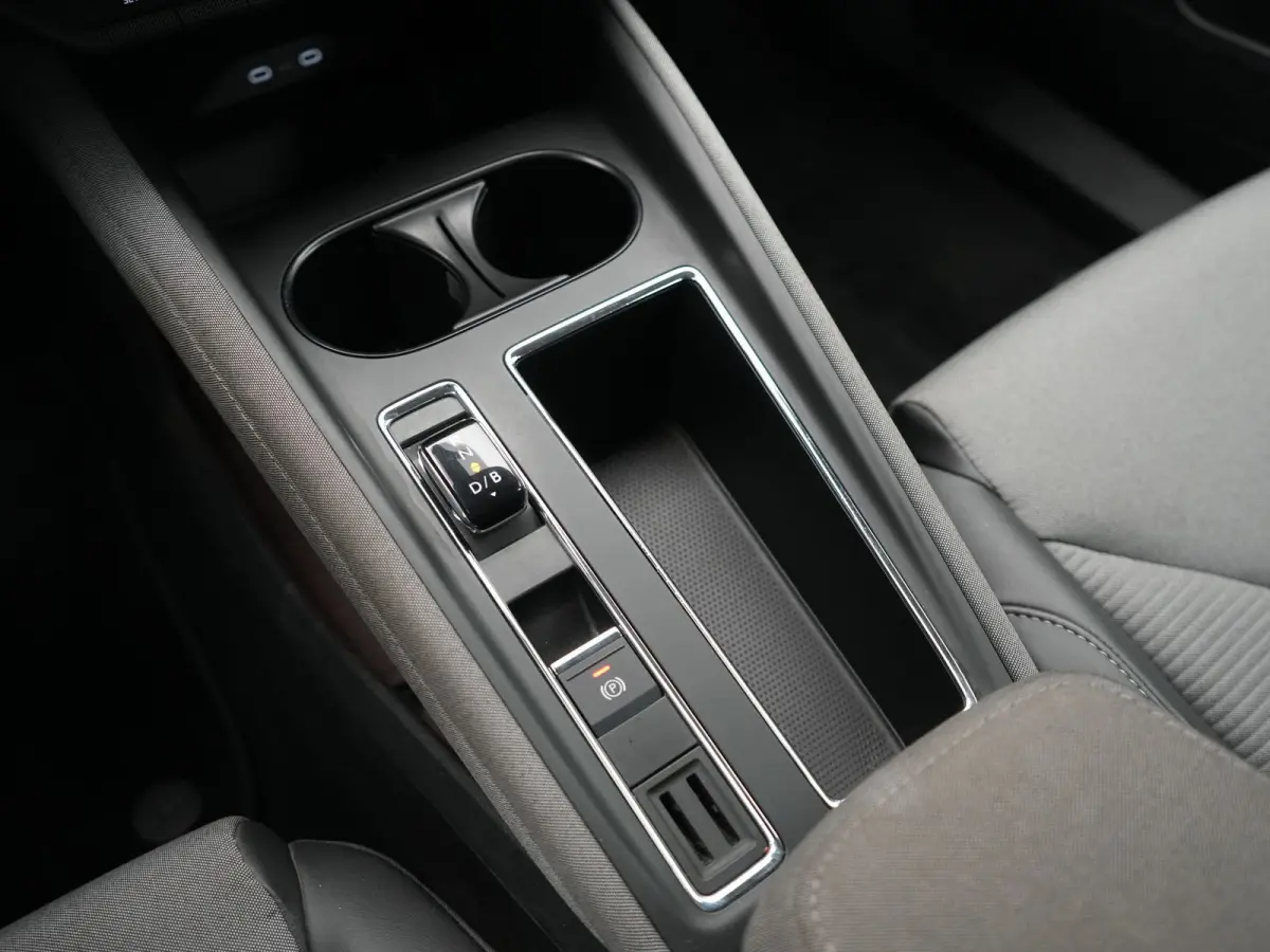 50 Comfort 55 kWh Dealer O.H INCL BTW | Adaptive Cruise | Camera | Crystal LED | Apple Carplay | Sportstoelen Verwarmd | BLIS | Virtual | Navigatie | DAB | 19"L.M |