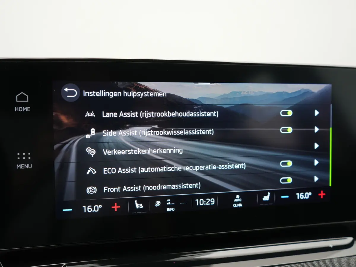 50 Comfort 55 kWh Dealer O.H INCL BTW | Adaptive Cruise | Camera | Crystal LED | Apple Carplay | Sportstoelen Verwarmd | BLIS | Virtual | Navigatie | DAB | 19"L.M |
