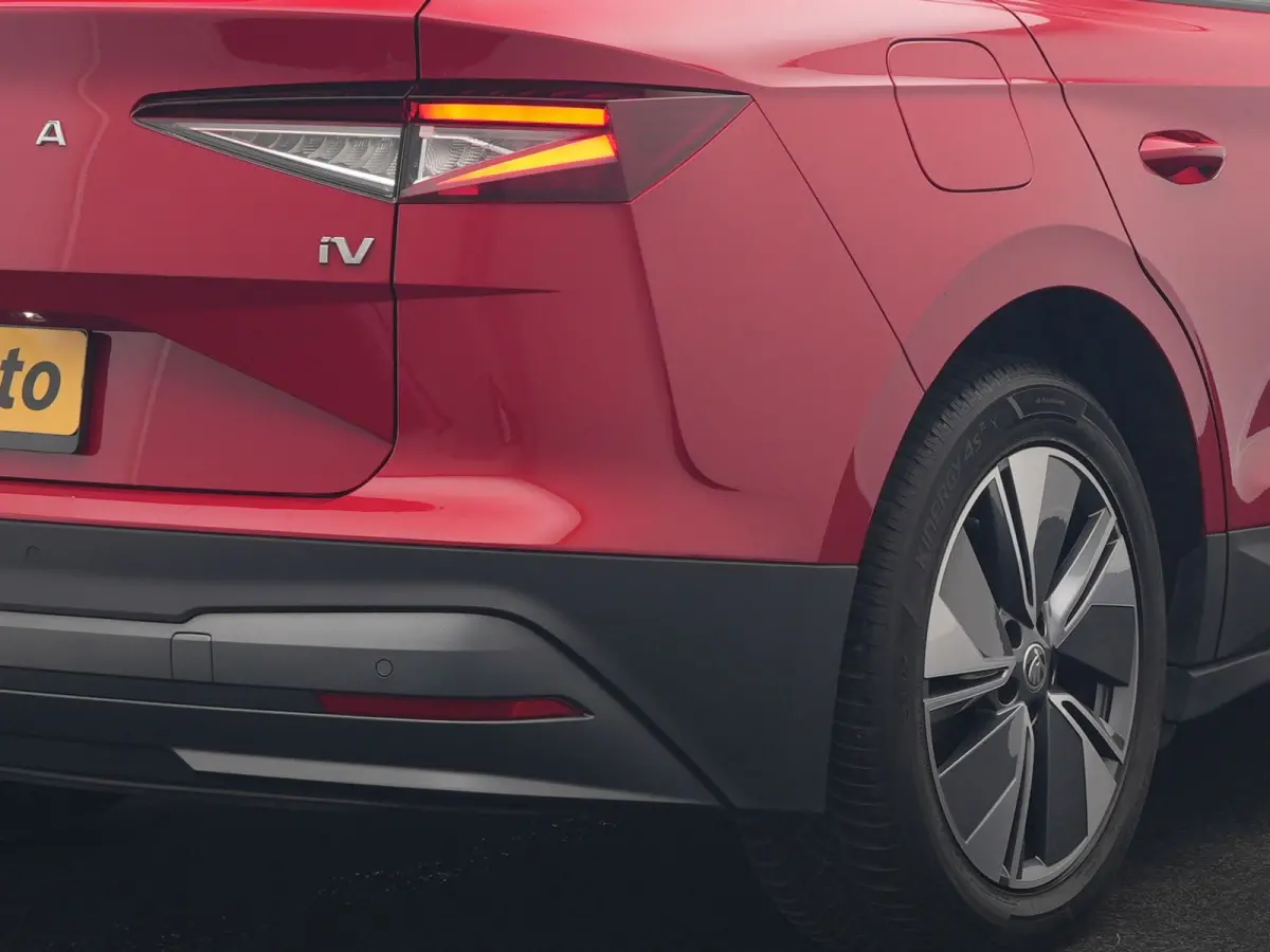 50 Comfort 55 kWh Dealer O.H INCL BTW | Adaptive Cruise | Camera | Crystal LED | Apple Carplay | Sportstoelen Verwarmd | BLIS | Virtual | Navigatie | DAB | 19"L.M |